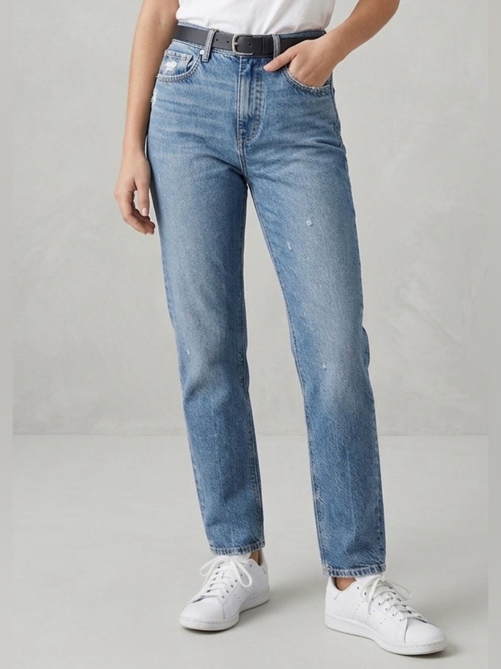 AMERICAN EAGLE 90s Slim Boyfriend Jeans - Size 4